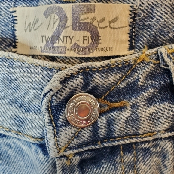 We The Free Size 25 Distressed Boyfriend Jeans Mom Jeans 100% Cotton - Picture 4 of 5